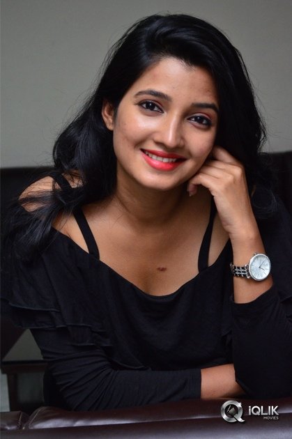 Deepthi-Shetty-At-Sri-Ramudinta-Sri-Krishnudanta-Movie-Teaser-Launch